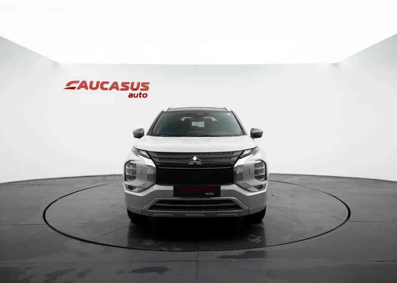 MITSUBISHI Outlander - 2