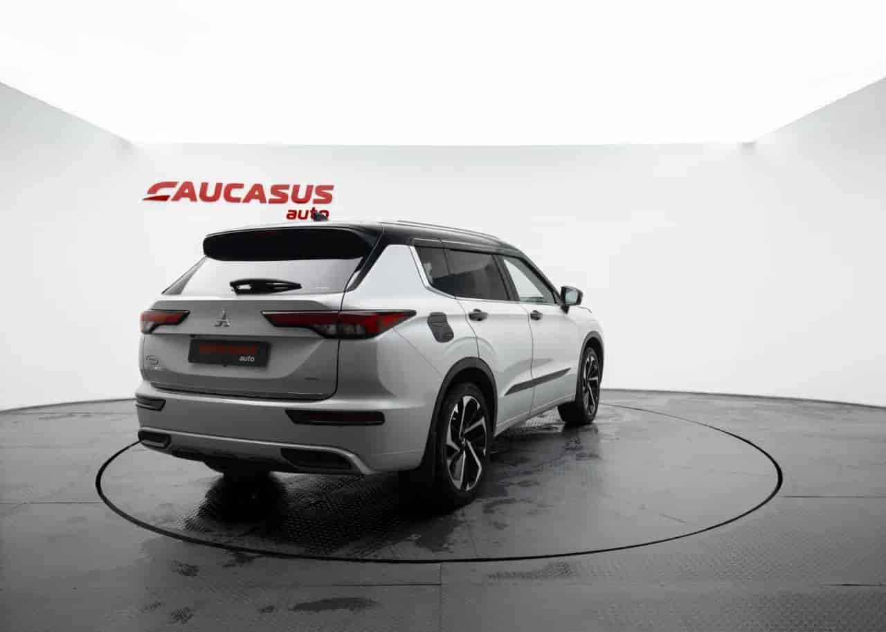 MITSUBISHI Outlander - 4