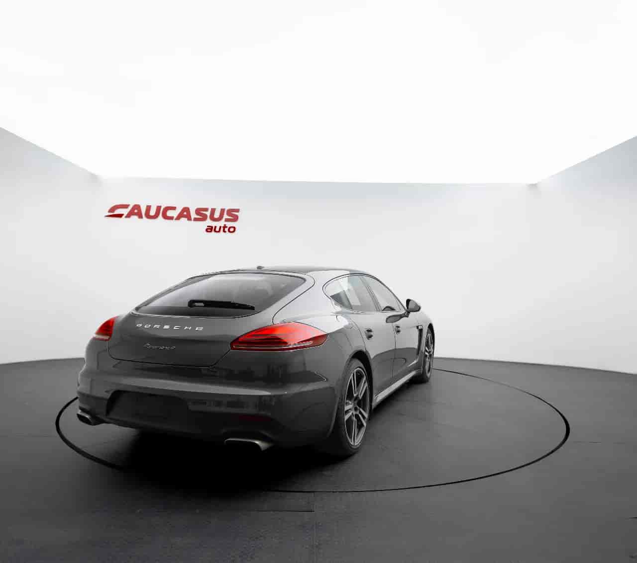 PORSCHE Panamera - 4