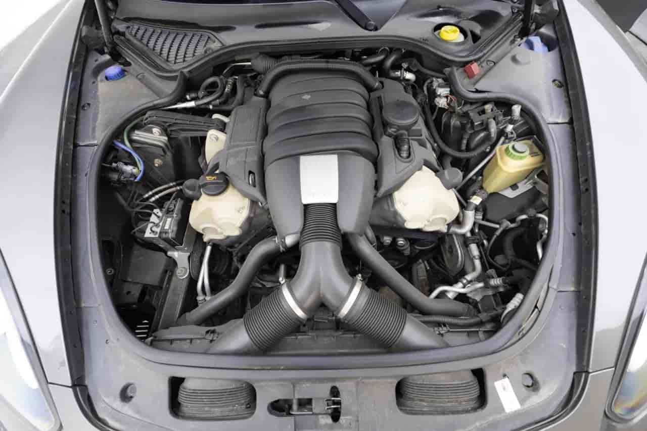 PORSCHE Panamera - 10