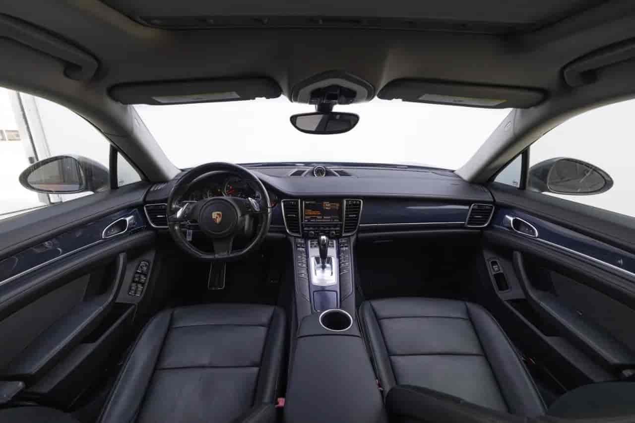 PORSCHE Panamera - 8