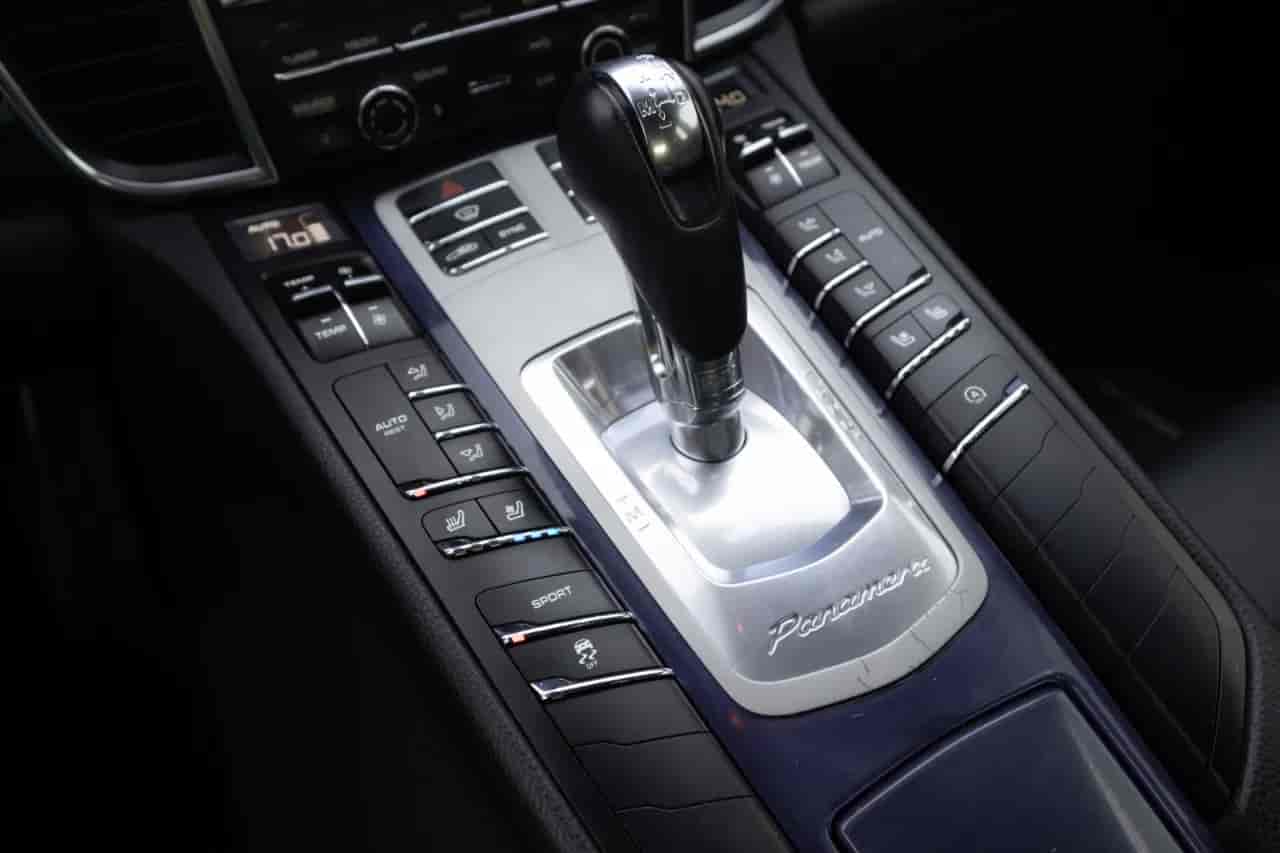 PORSCHE Panamera - 9